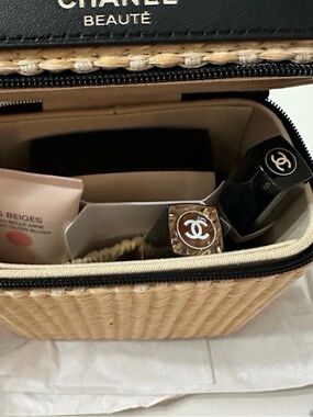 CHANEL Les Beiges Healthy Glow Summer Essentials Set